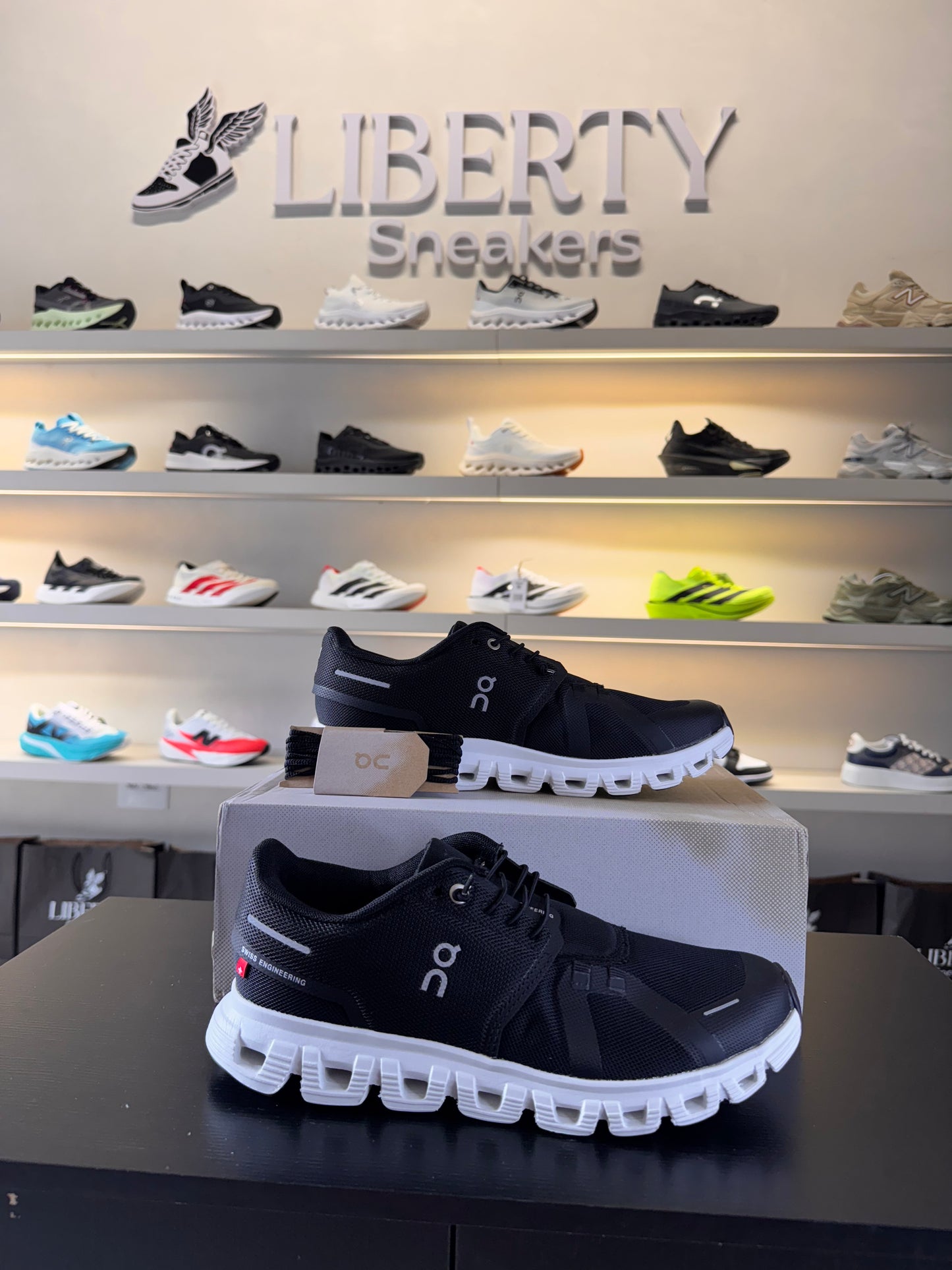 ON CLOUD 6 Preto