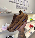 Nike Vomero Premium - Flat Stout (Pronta Entrega)