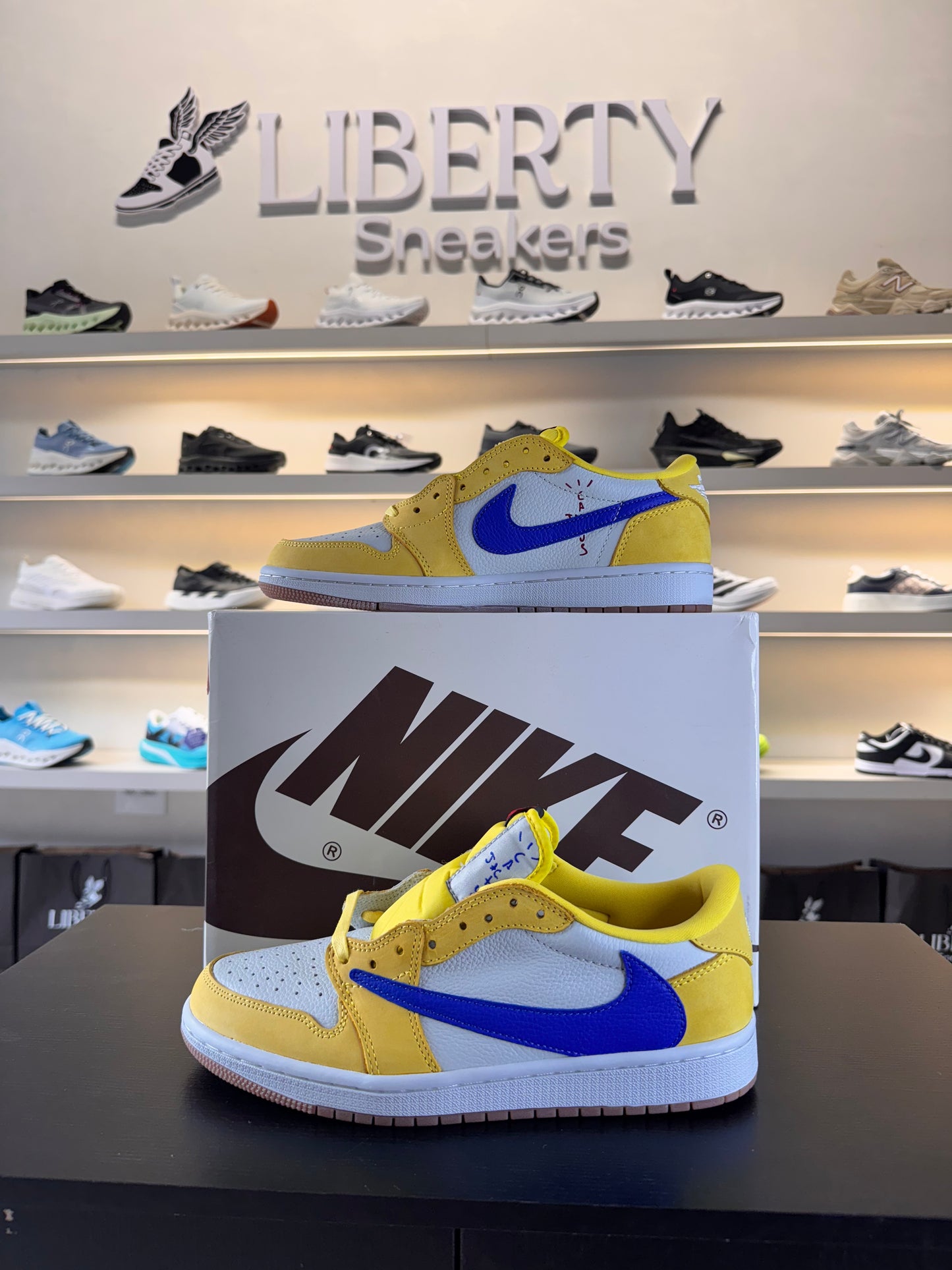 Air Jordan 1 Low x Travis Scott “Canary”