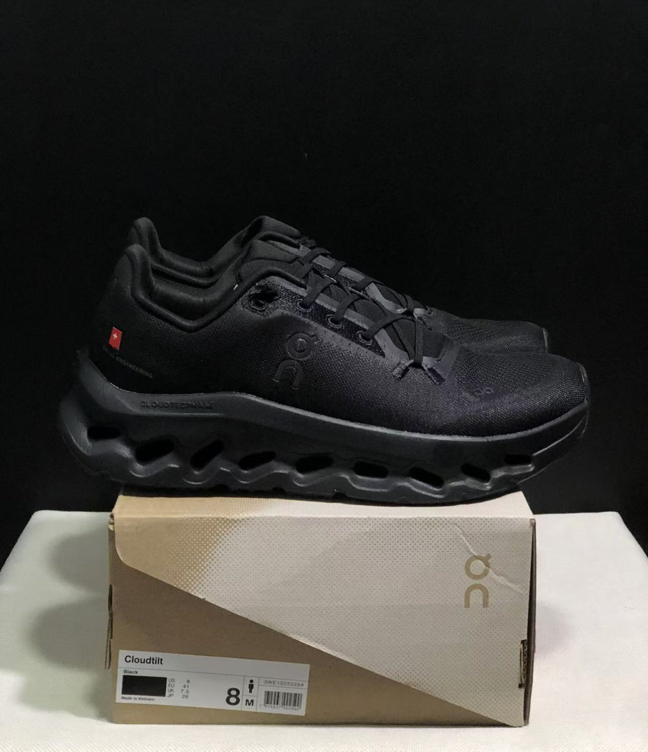On Cloudtilt "All Black”
