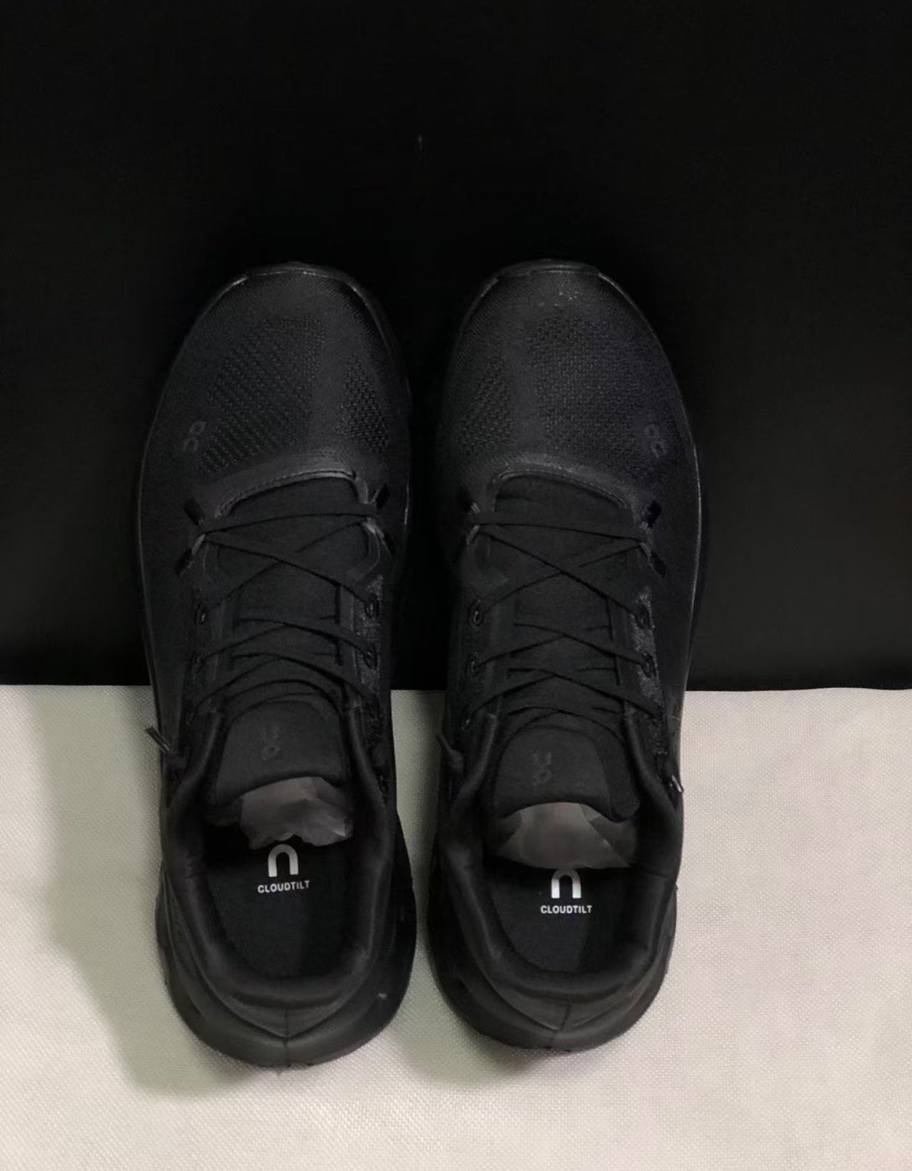 On Cloudtilt "All Black”