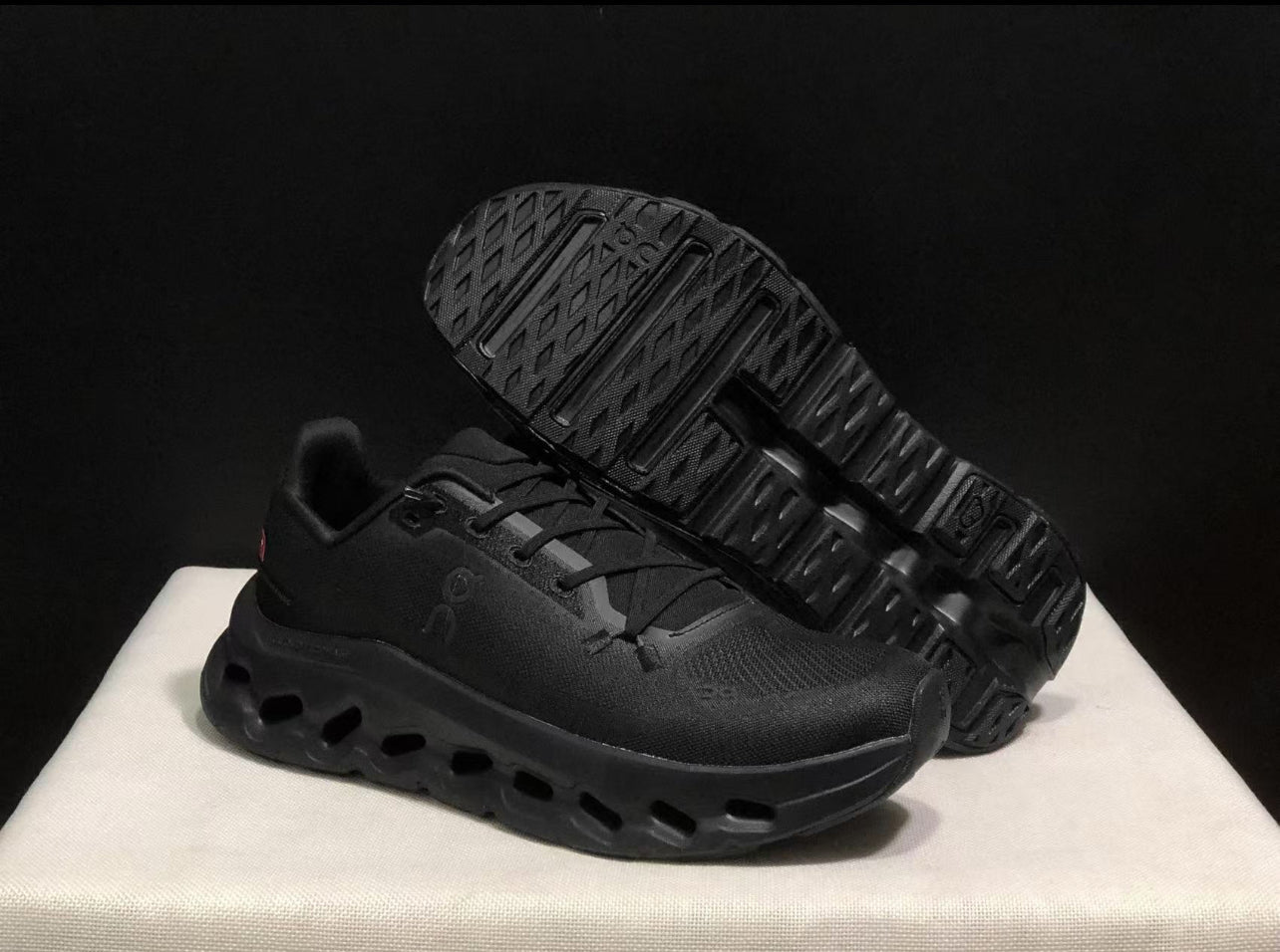 On Cloudtilt "All Black”