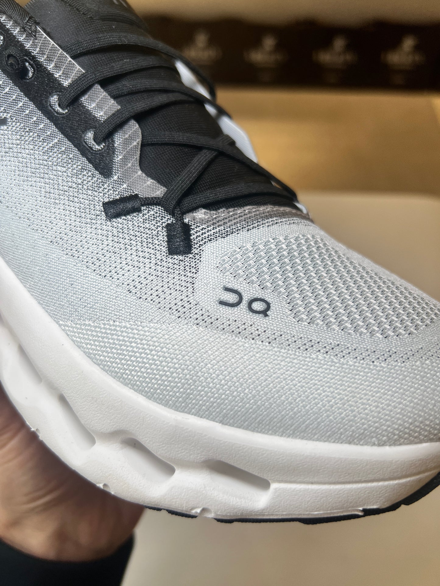On Cloudtilt Black | Ivory (Pronta Entrega)