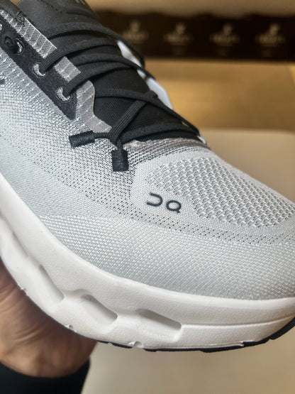 On Cloudtilt Black | Ivory (Pronta Entrega)