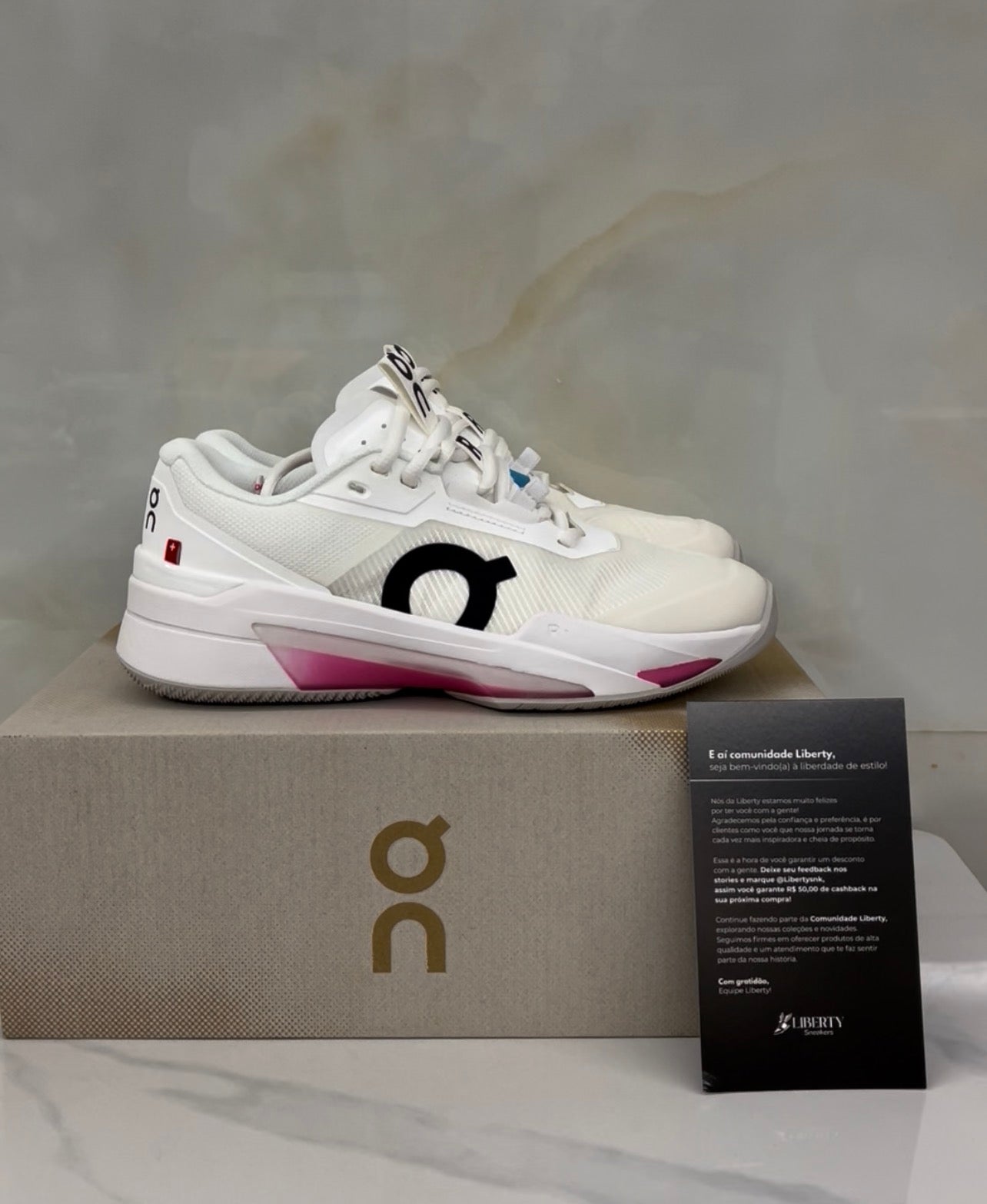 ON THE ROGER PRO FIRE        White | Pink