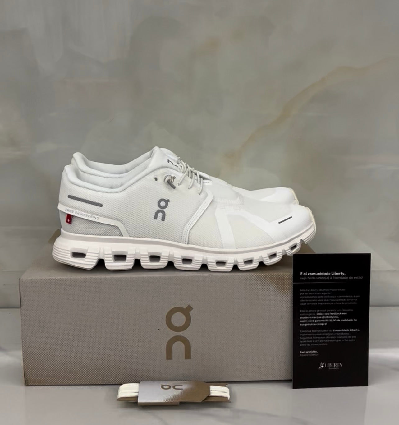 ON CLOUD 6 WHITE