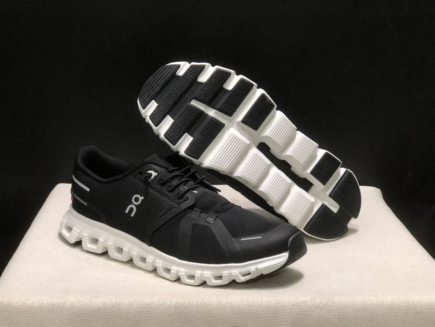 ON CLOUD 6 Preto