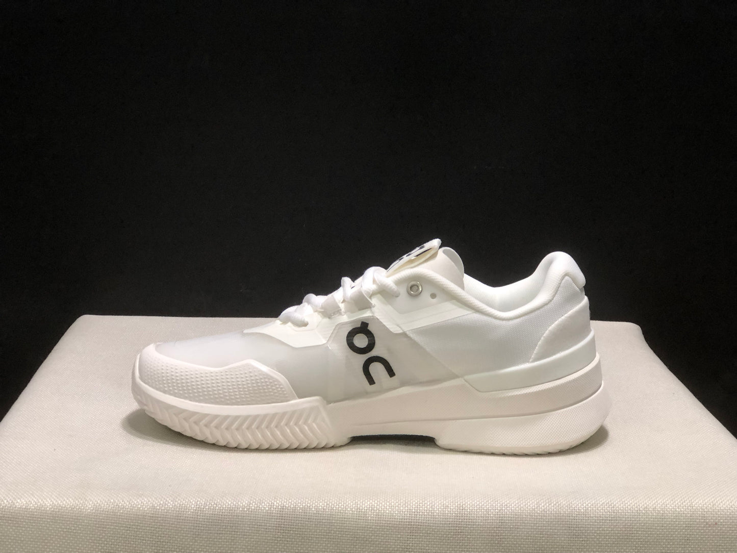 ON THE ROGER PRO 2 | WHITE