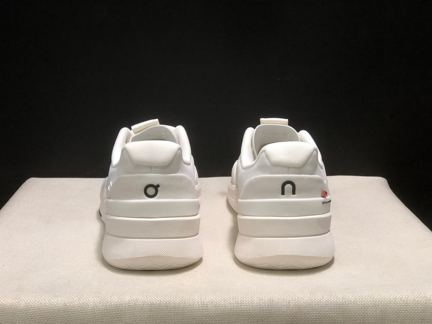 ON THE ROGER PRO 2 | WHITE